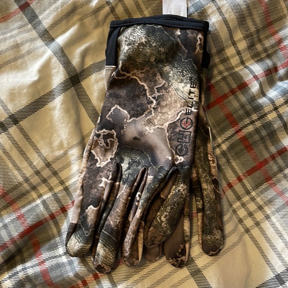 Mossy Oak Bundle, beanie, gloves, neck gaitor - Picture 2 of 4